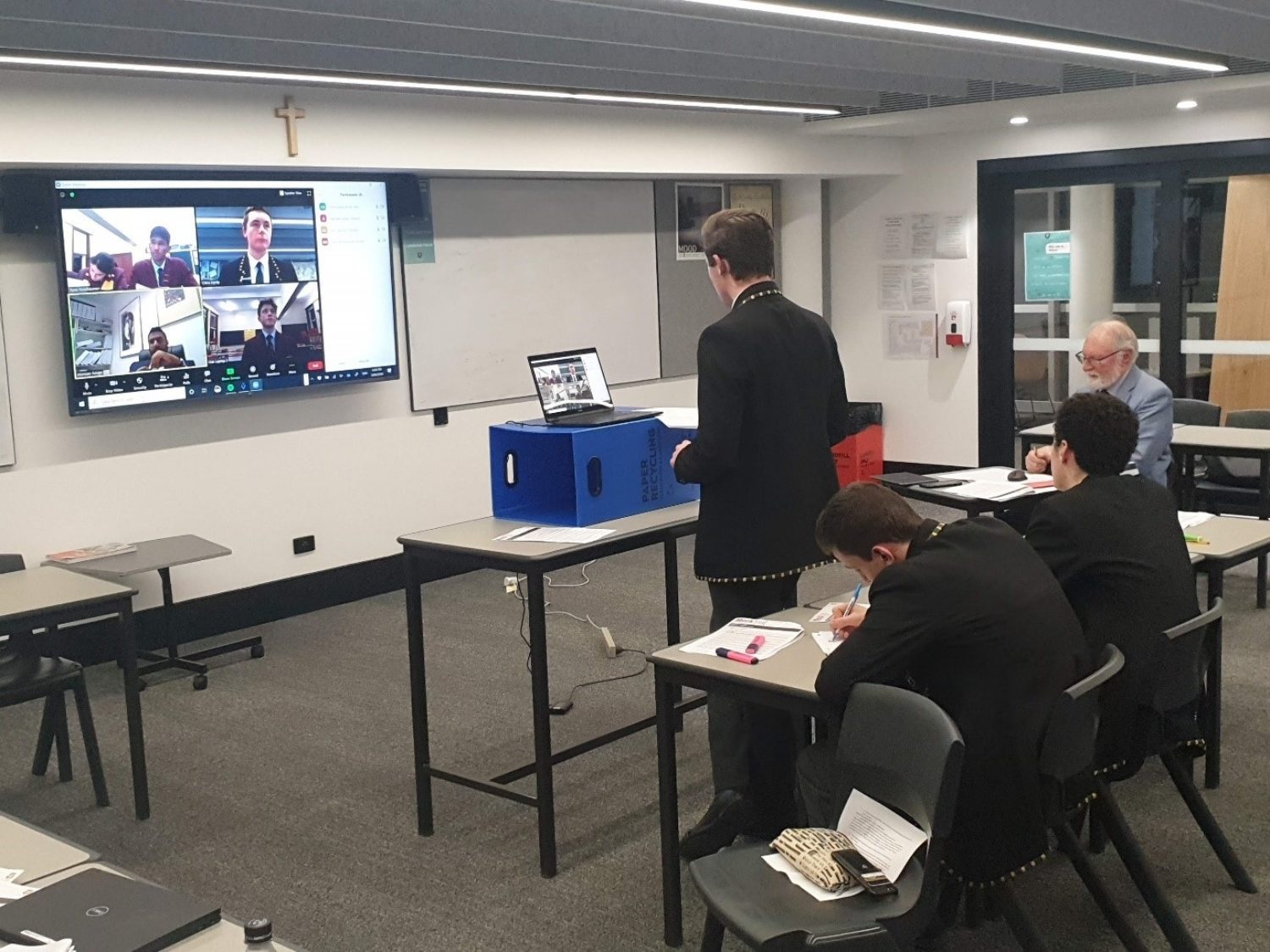 Mock-Trial-Rory-Graham-and-screen.jpg?mtime=20200918113147#asset:20347:gallery