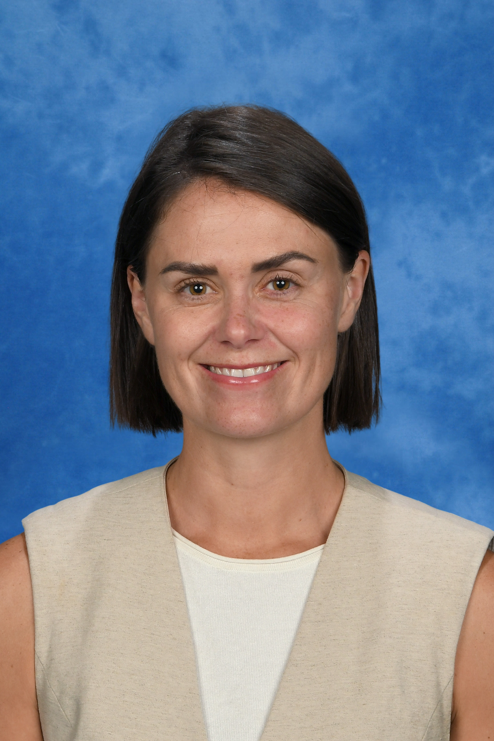 Mrs Lindsey Hills
