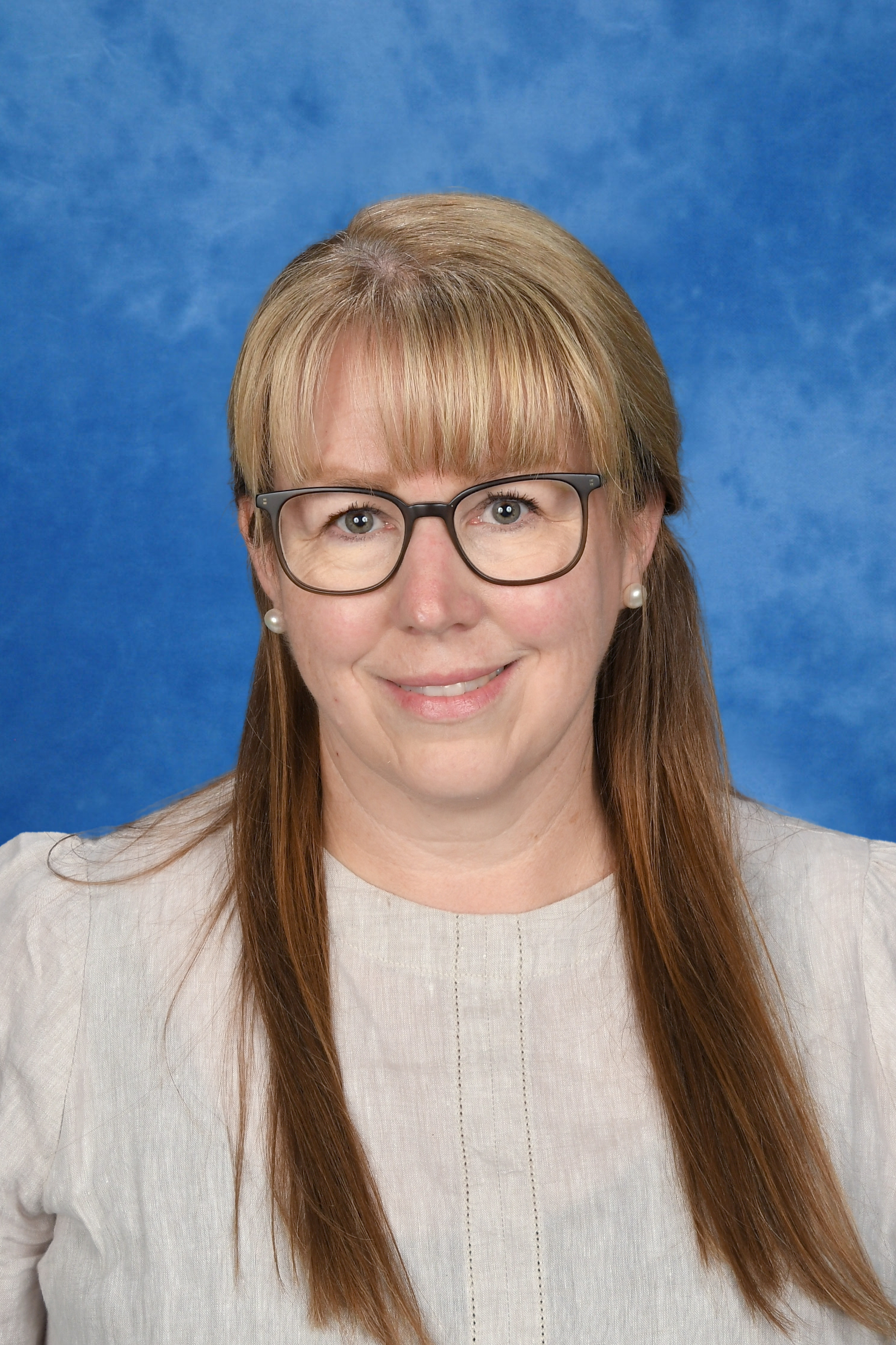 Ms Kate Hinds